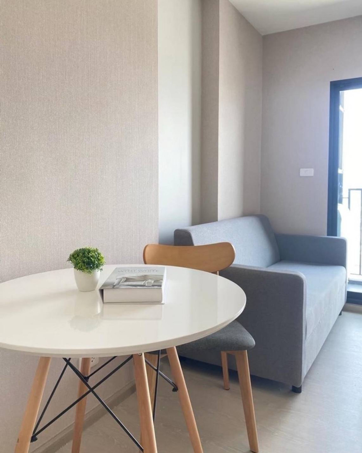 For RentCondoPattanakan, Srinakarin : Condo next to BTS Yellow Line, Sri Lasalle Station, only 50 meters.