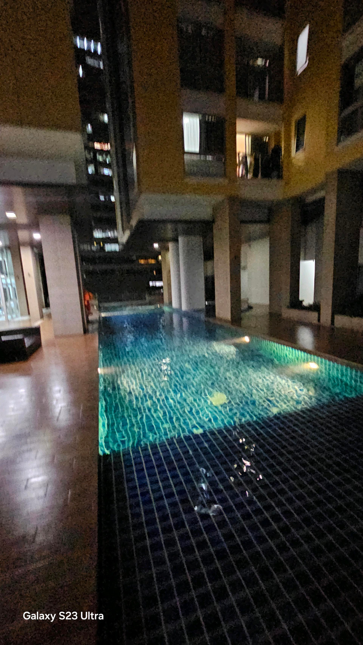 ขายคอนโดพระราม 9 เพชรบุรีตัดใหม่ RCA : ​ห้องใหญ่ 2 ห้องนอน: พื้นที่ใช้สอยกว้างขวาง ตอบโจทย์ครอบครัวเล็กหรือผู้ที่ต้องการพื้นที่ทำงาน (Work From Home) แยกส่วน​ส่วนตัวสูง: การจัดวางห้องภายในโครงการคำนึงถึงความเป็นส่วนตัวของผู้อยู่อาศัยเป็นหลัก