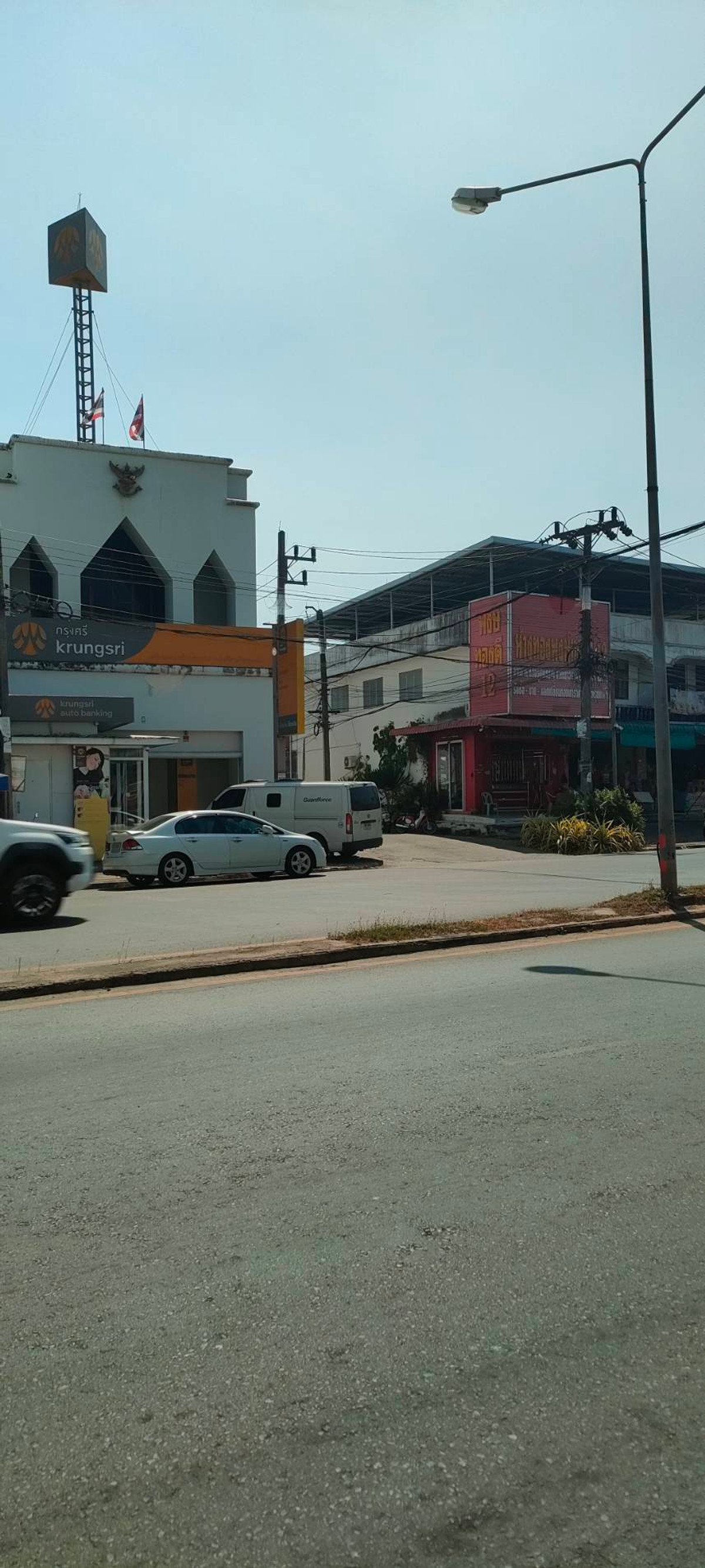 ขายที่ดินนครศรีธรรมราช : 🏡 ขายบ้านพร้อมที่ดิน ทำเลทอง ใกล้สี่แยกไฟแดงเพียง 300 เมตร!  หลัง ธนาคารกรุงศรี ติดหมู่บ้าน ประภาดา หมู่ 2 อำเภอทุ่งใหญ่ จ.นครศรีธรรมราช