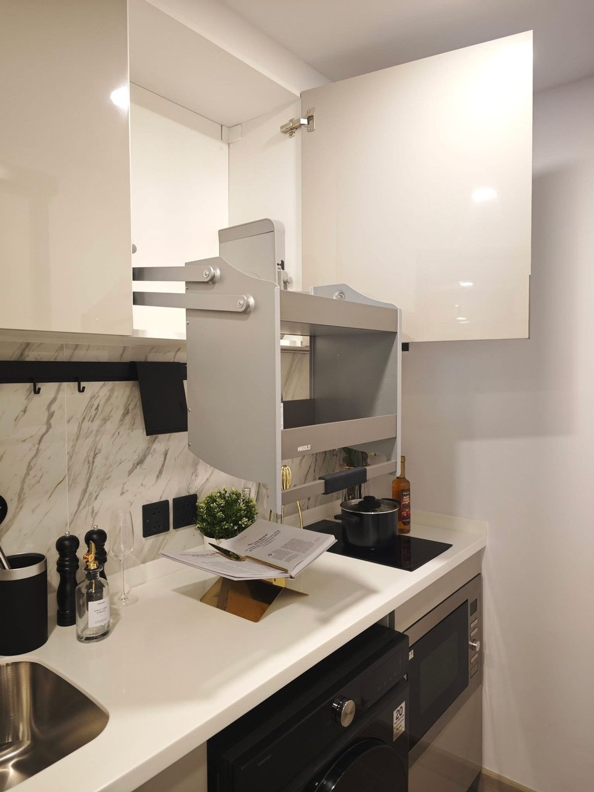 For SaleCondoWongwianyai, Charoennakor : *Owner sells it himself* Price around VVIP Supalai Premier Taksin Wongwian Yai, 1 BR, high floor, city view.