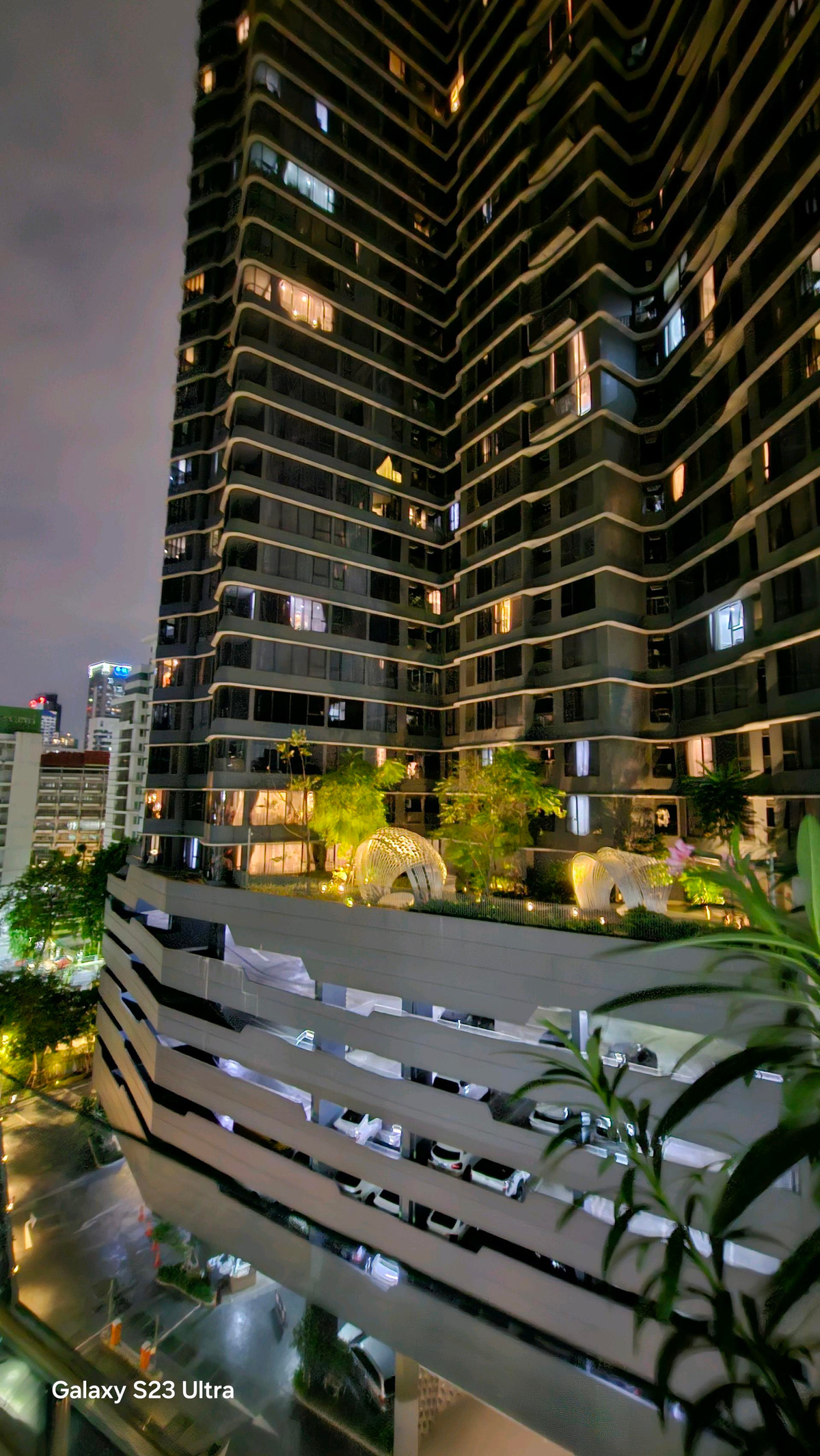 ขายคอนโดพระราม 9 เพชรบุรีตัดใหม่ RCA : ​ห้องใหญ่ 2 ห้องนอน: พื้นที่ใช้สอยกว้างขวาง ตอบโจทย์ครอบครัวเล็กหรือผู้ที่ต้องการพื้นที่ทำงาน (Work From Home) แยกส่วน​ส่วนตัวสูง: การจัดวางห้องภายในโครงการคำนึงถึงความเป็นส่วนตัวของผู้อยู่อาศัยเป็นหลัก