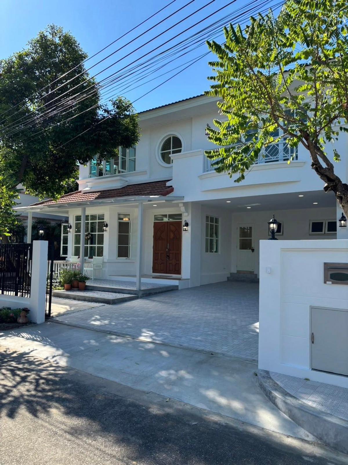 ขายบ้านเกษตรศาสตร์ รัชโยธิน : ขายบ้านเดี่ยว 2 ชั้น นันทวัน–วัชรพล บ้านเดี่ยว 85 ตร.วา | 4 นอน 3 น้ำ |พื้นที่กว้าง 85 ตร.วา จัดฟังก์ชันลงตัวทั้งชั้นล่างและชั้นบน • 4 ห้องนอน 3 ห้องน้ำ + ห้องอเนกประสงค์ใหญ่ชั้นล่าง