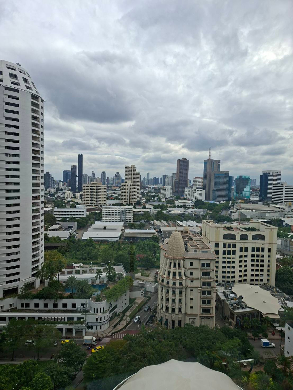 For SaleCondoSukhumvit, Asoke, Thonglor : Condo allows dogs and cats. Condo for sale, Type A, 260 sq m., 3 bedrooms, 3.5 bathrooms.