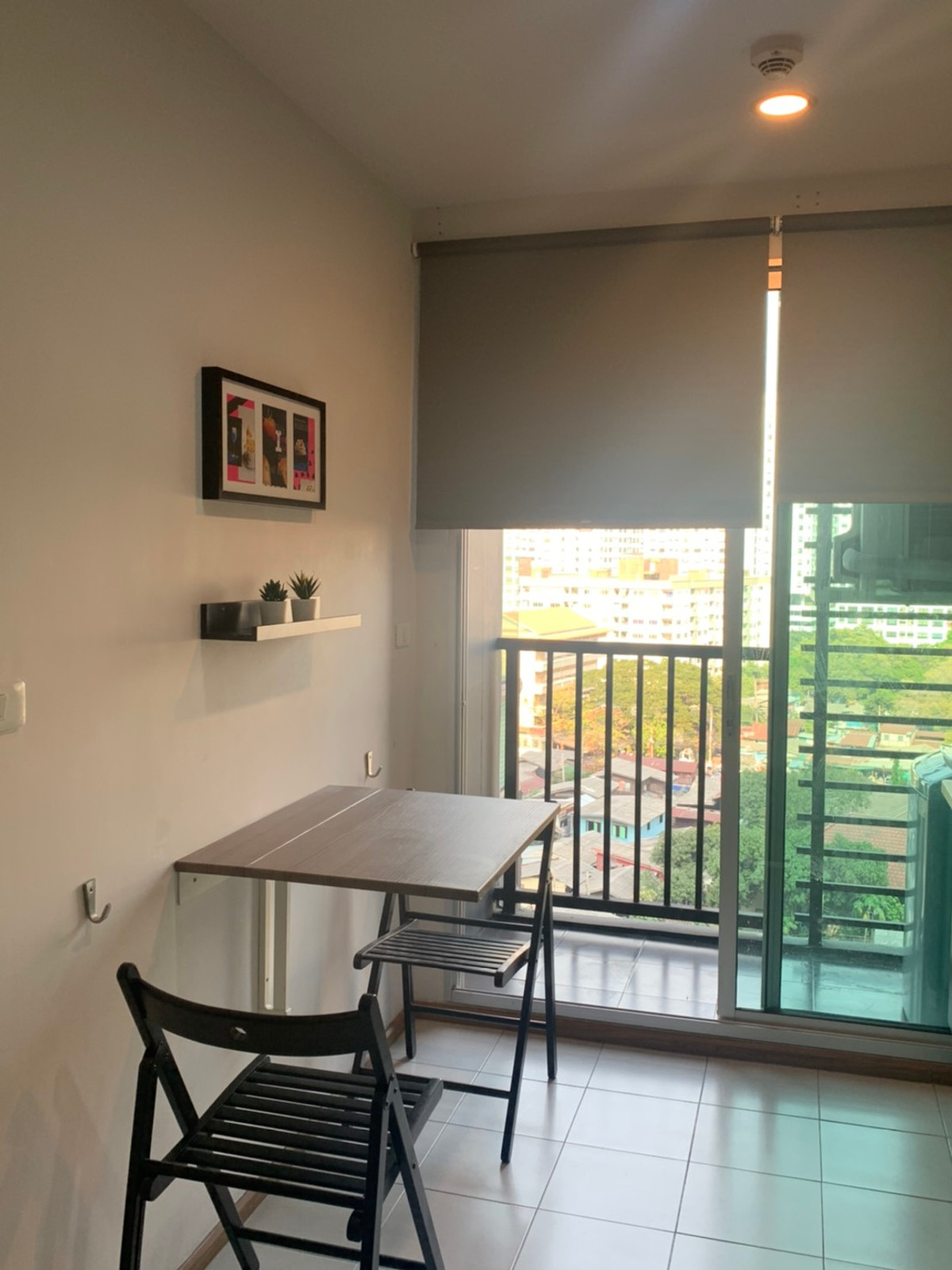 For RentCondoOnnut, Udomsuk : Newly renovated room, cheap rental, new flooring. Change new curtains, rent 1 bedroom, 1 bathroom, The Base Sukhumvit 77