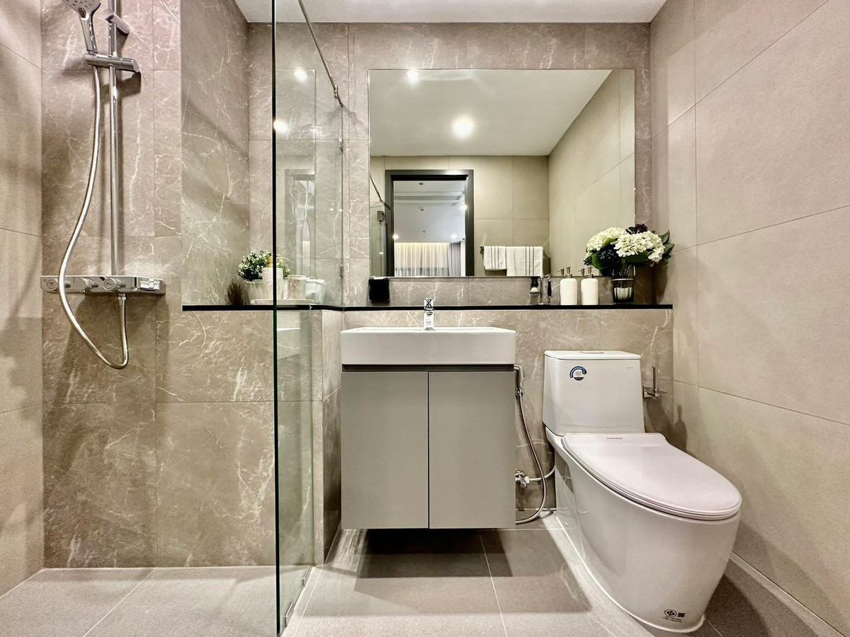 For SaleCondoWongwianyai, Charoennakor : *Owner sells it himself* Price around VVIP Supalai Premier Taksin Wongwian Yai, 1 BR, high floor, city view.