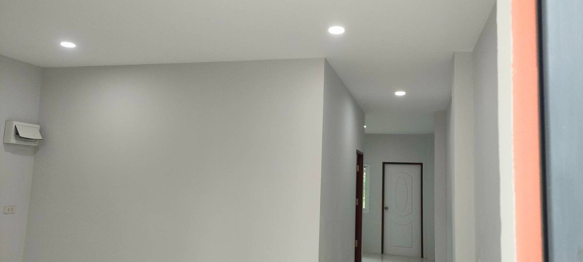 ขายที่ดินนครศรีธรรมราช : 🏡 ขายบ้านพร้อมที่ดิน ทำเลทอง ใกล้สี่แยกไฟแดงเพียง 300 เมตร!  หลัง ธนาคารกรุงศรี ติดหมู่บ้าน ประภาดา หมู่ 2 อำเภอทุ่งใหญ่ จ.นครศรีธรรมราช