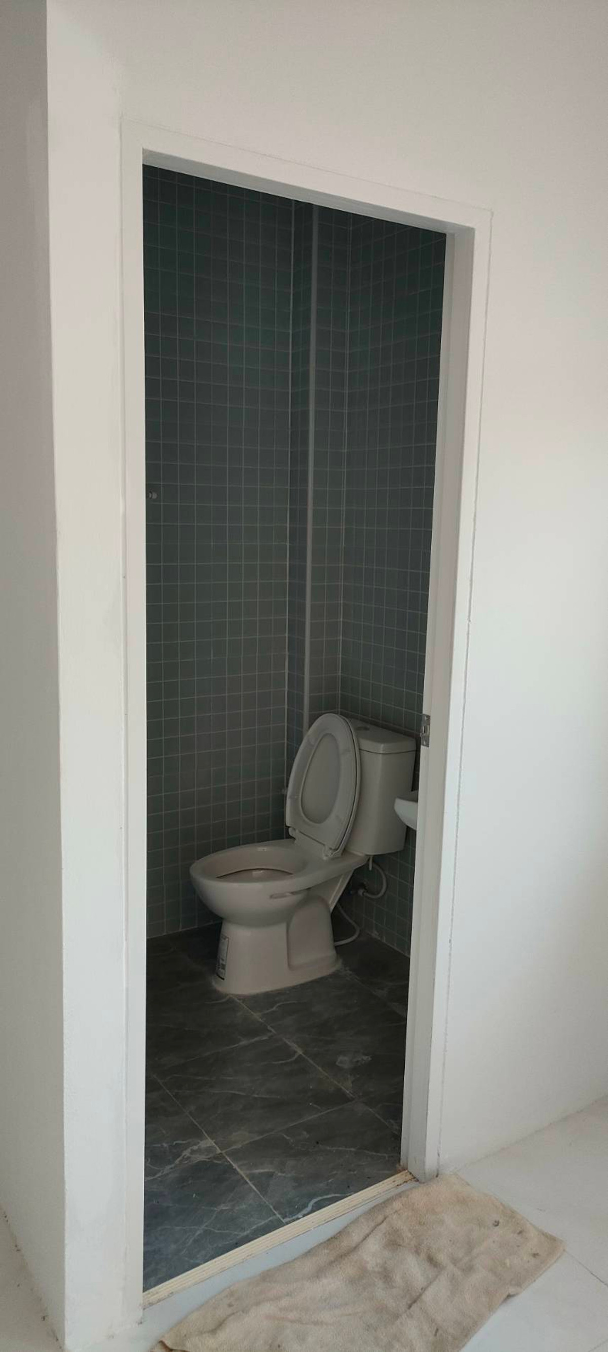 ขายที่ดินนครศรีธรรมราช : 🏡 ขายบ้านพร้อมที่ดิน ทำเลทอง ใกล้สี่แยกไฟแดงเพียง 300 เมตร!  หลัง ธนาคารกรุงศรี ติดหมู่บ้าน ประภาดา หมู่ 2 อำเภอทุ่งใหญ่ จ.นครศรีธรรมราช