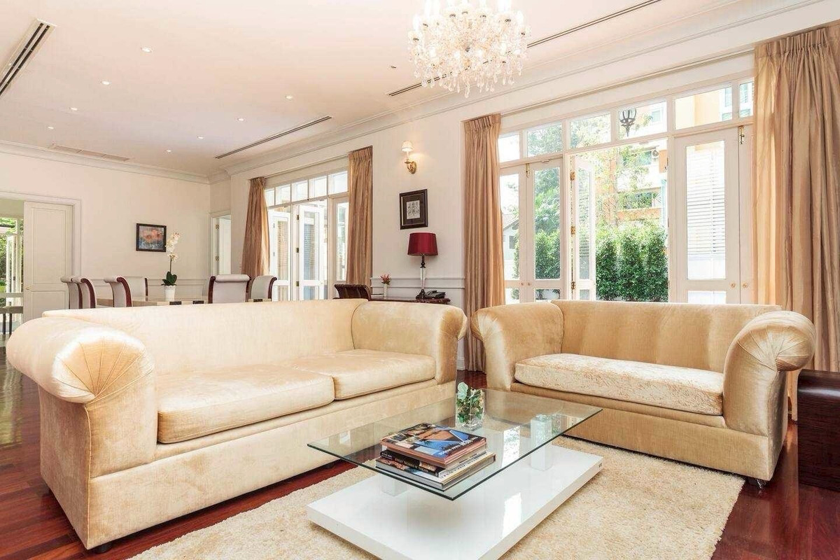 For SaleHouseSukhumvit, Asoke, Thonglor : 🏡 Luxury House for Sale in Sukhumvit 📍 Close to BTS Phrom Phong ✨ Beautifully decorated and fully furnished 🏊‍♂️ Comes with a private swimming pool 🌳 Surrounded by greenery with a peaceful atmosphere 🛍 Close to shopping malls 🏫 Near international sc