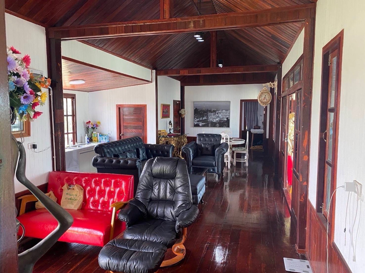 ขายบ้านนครปฐม : 📢👇 ราคาดีที่หาไม่ได้ง่าย ๆ! บ้านพร้อมโกดัง บนพื้นที่ใหญ่ ขายต่ำกว่าทุนการก่อสร้าง คุ้มค่าในการเป็นเจ้าของ ออกแบบและก่อสร้างอย่างพิถีพิถัน เดินทางสะดวก ใกล้แหล่งชุมชนและสิ่งอำนวยความสะดวกครบครัน