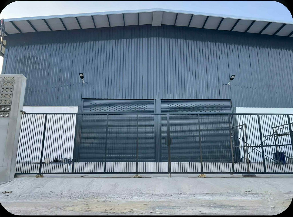 For RentWarehouseLadkrabang, Suwannaphum Airport : Warehouse/office for rent, Phatthanakan Chaloem Phrakiat, Prawet District, Bangkok, area 900 sq m.