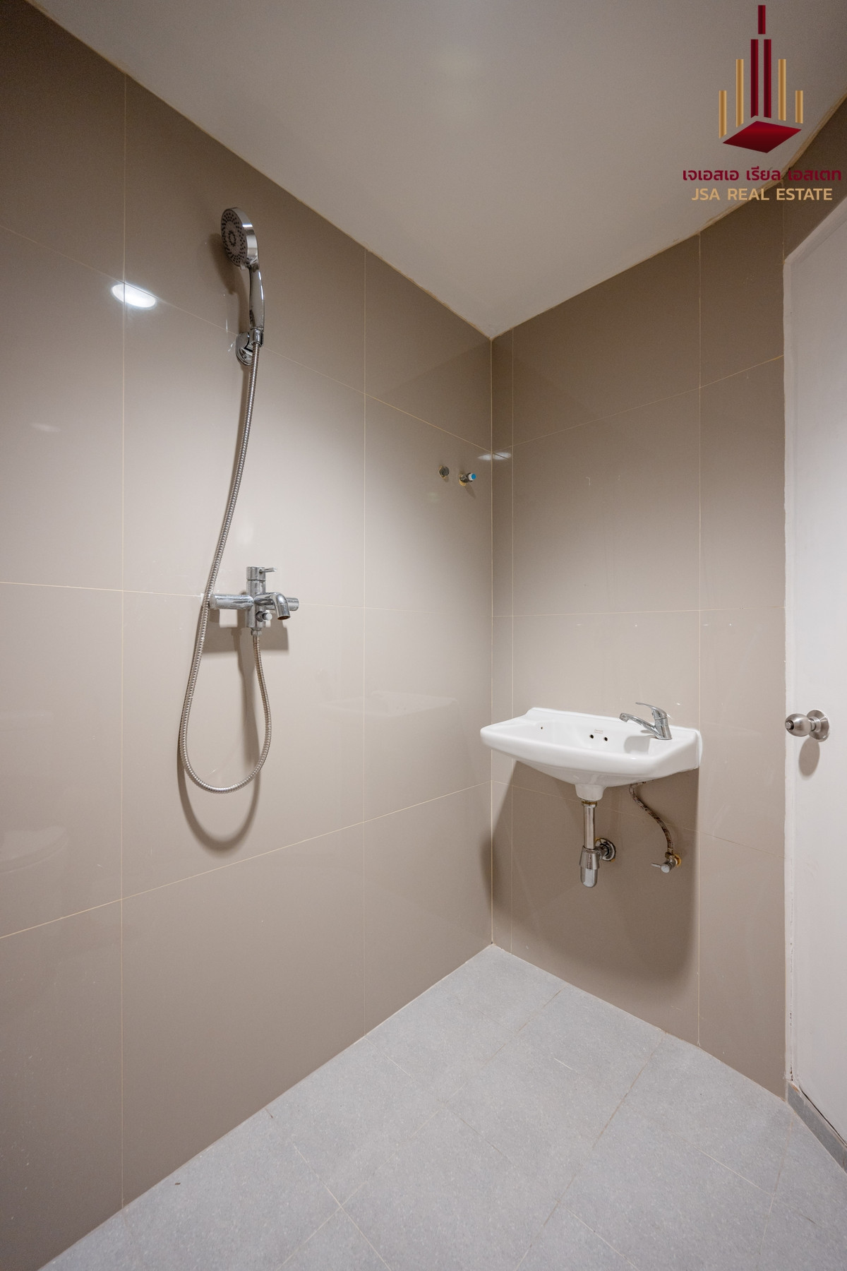 For SaleCondoSukhumvit, Asoke, Thonglor : ✨ For Sale: Las Colinas Condo ✨ 💰 Only 27,900,000 THB