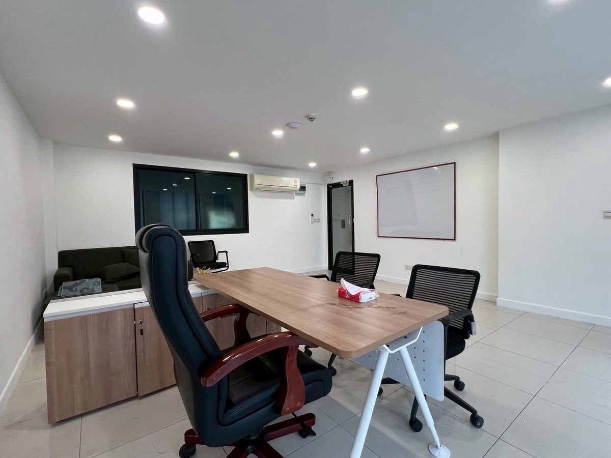 For RentOfficeOnnut, Udomsuk : Office, office for rent, Soi Udomsuk • Punnawithi, Sukhumvit | Office with furniture
