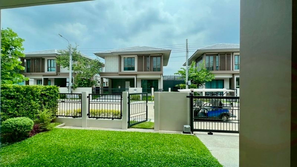 ขายบ้านพัฒนาการ ศรีนครินทร์ : ขายด่วน ราคาพิเศษที่สุดในโครงการ Burasiri กรุงเทพกรีฑา | บ้านเปล่า 4 ห้องนอน 57.5 ตร.วา ให้คุณตกแต่งได้ตามสไตล์