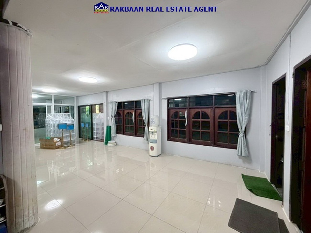 ขายโกดังนนทบุรี บางใหญ่ บางบัวทอง : ขายโฮมออฟฟิศ พร้อมโกดังเก็บสินค้า ตกแต่งไว้ดีใช้งานได้ทันที 137 ตร.ว. ทำเล ซอยจุลินท์จัดสรร 4 บางบัวทอง นนทบุรี