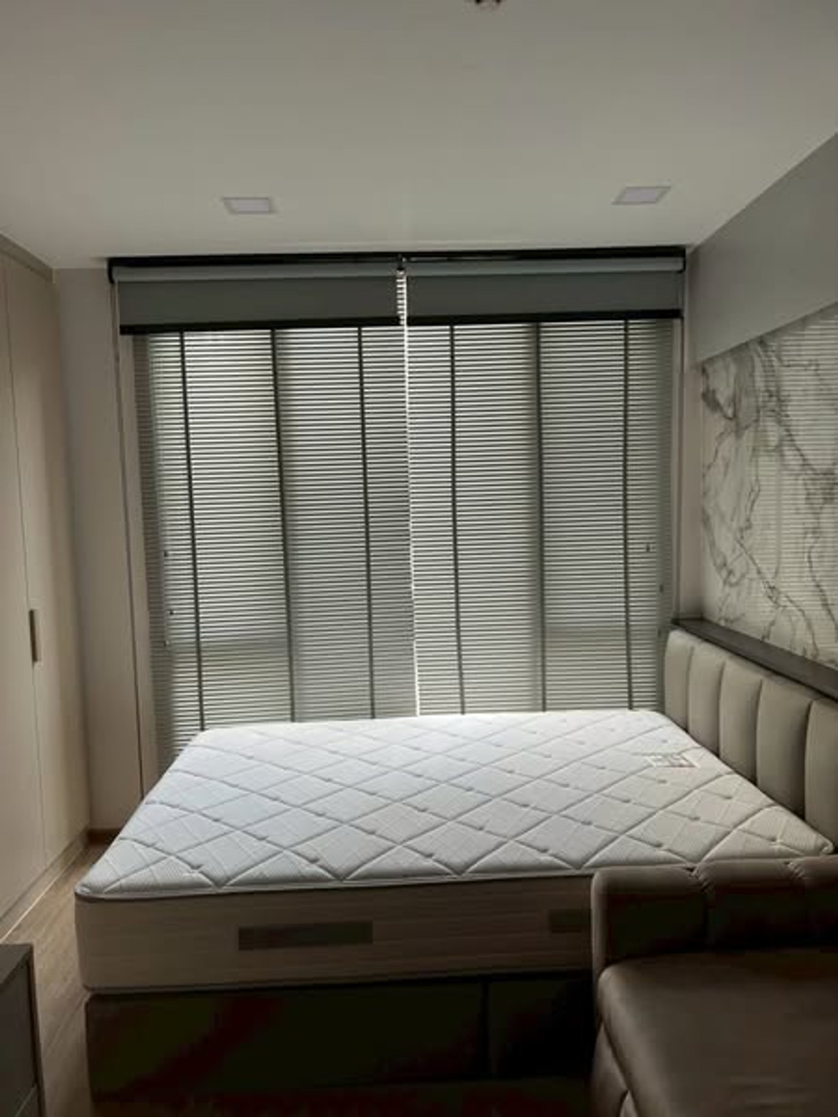 ให้เช่าคอนโดสยาม จุฬา สามย่าน : The Nest Chula Samyan【𝐑𝐄𝐍𝐓】🔥การตกแต่งเรียบหรูอบอุ่น เน้นวัสดุสุดพรีเมี่ยมและมุมใช้งานเล็กๆ ที่จัดวางอย่างตั้งใจ ทำให้ห้องดูน่ารักเป็นกันเองตั้งแต่เปิดประตู🔥 ติดต่อไลน์ไอดี: @hacondo