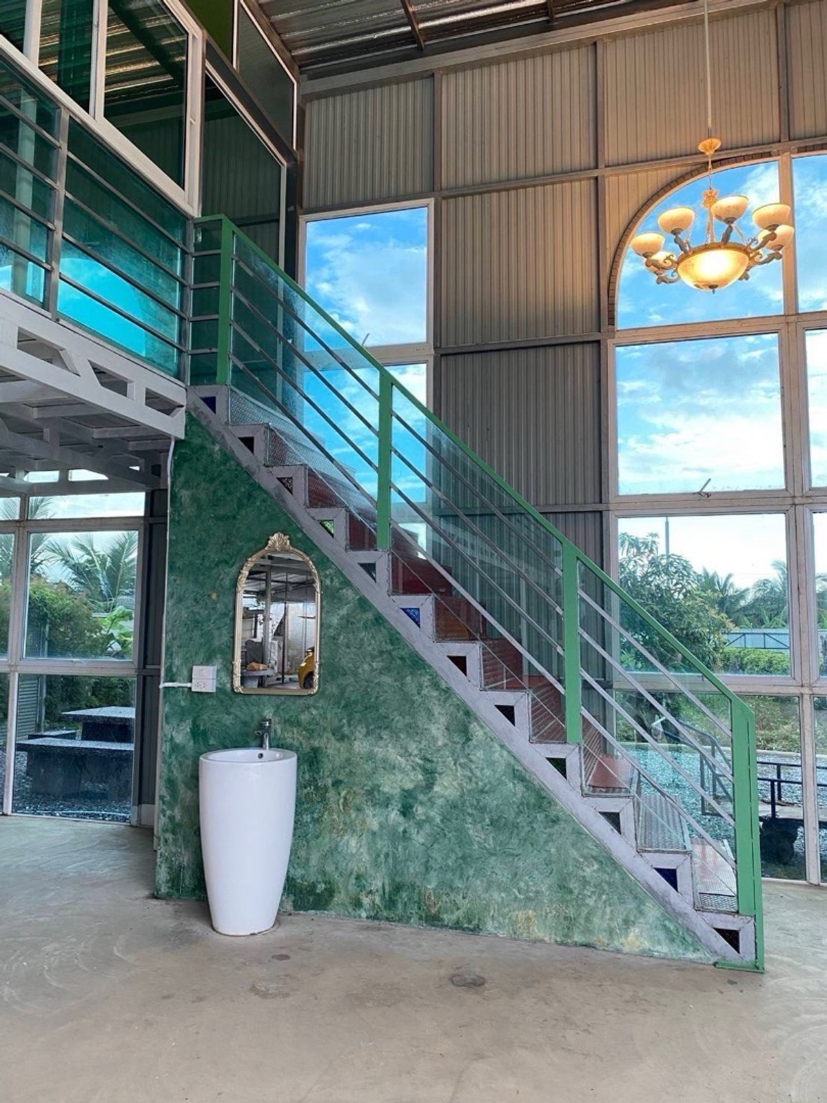 ขายบ้านนครปฐม : 📢👇 ราคาดีที่หาไม่ได้ง่าย ๆ! บ้านพร้อมโกดัง บนพื้นที่ใหญ่ ขายต่ำกว่าทุนการก่อสร้าง คุ้มค่าในการเป็นเจ้าของ ออกแบบและก่อสร้างอย่างพิถีพิถัน เดินทางสะดวก ใกล้แหล่งชุมชนและสิ่งอำนวยความสะดวกครบครัน