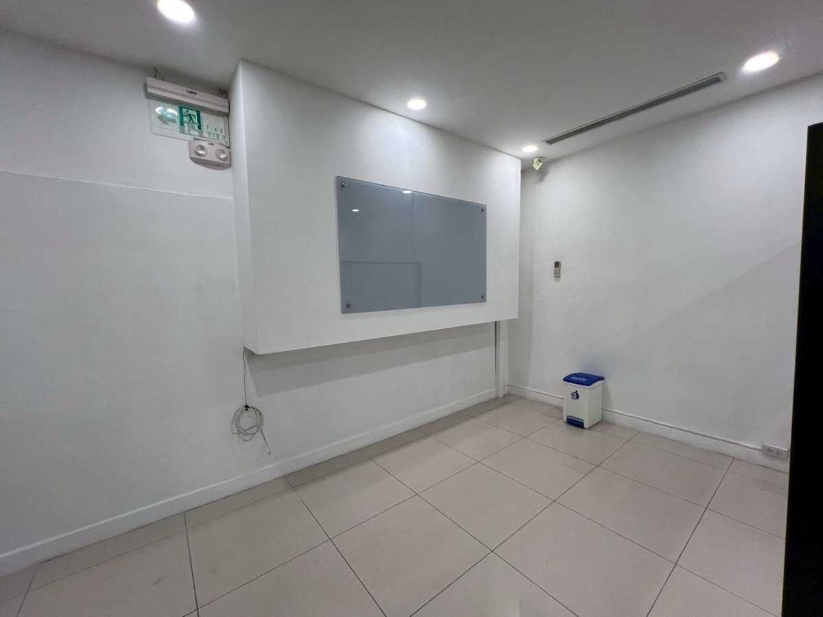 For RentOfficeOnnut, Udomsuk : Office, office for rent, Soi Udomsuk • Punnawithi, Sukhumvit | Office with furniture