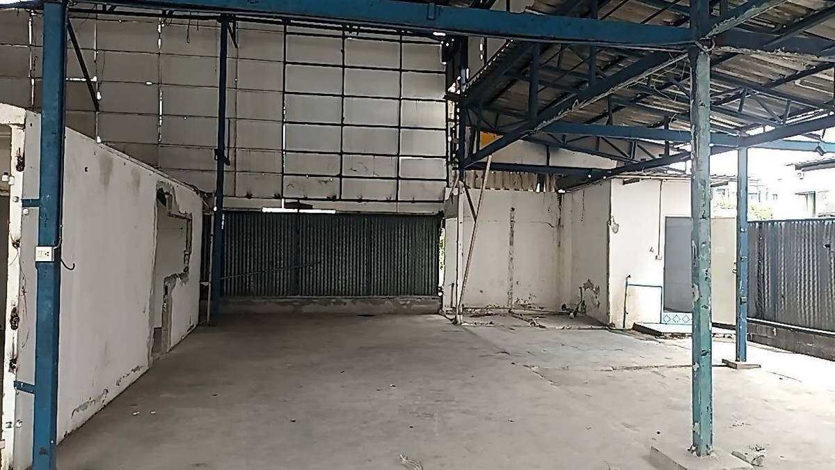 For RentWarehouseChokchai 4, Ladprao 71, Ladprao 48, : 📢👇Spacious Warehouse for Rent at Nakniwat. Easy access to the expressway – ideal for logistics, storage, or business operations. Wide and open space, ready for immediate use.