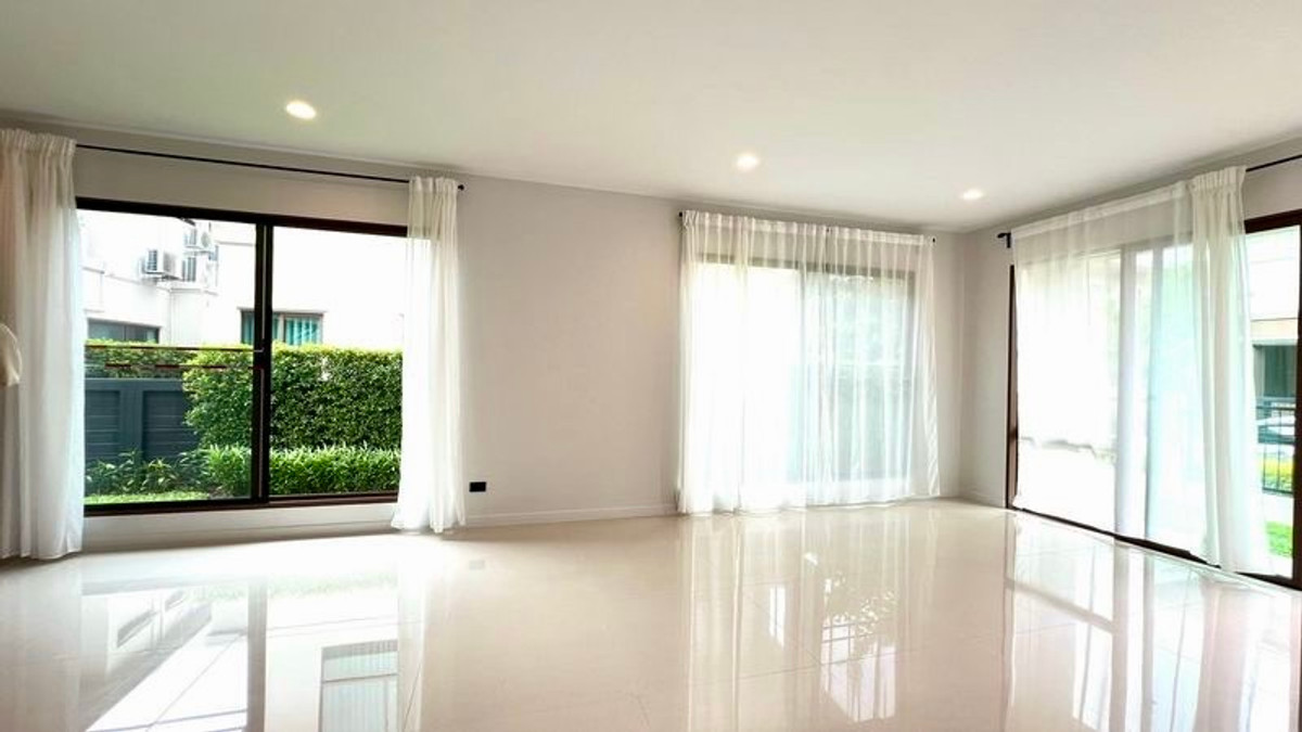 ขายบ้านพัฒนาการ ศรีนครินทร์ : ขายด่วน ราคาพิเศษที่สุดในโครงการ Burasiri กรุงเทพกรีฑา | บ้านเปล่า 4 ห้องนอน 57.5 ตร.วา ให้คุณตกแต่งได้ตามสไตล์