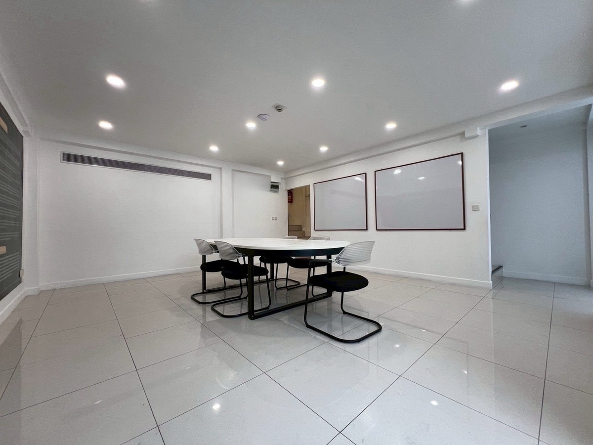 For RentOfficeOnnut, Udomsuk : Office, office for rent, Soi Udomsuk • Punnawithi, Sukhumvit | Office with furniture