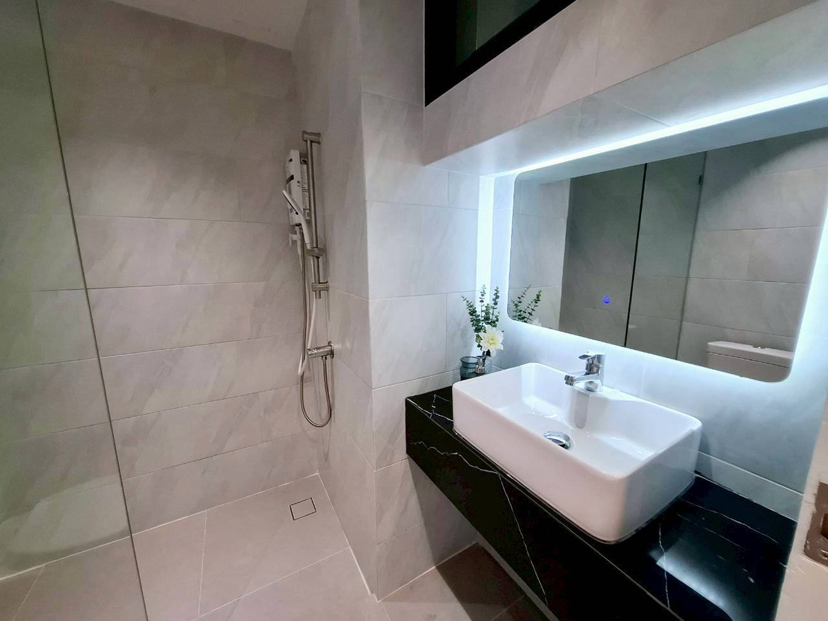 For SaleCondoPattanakan, Srinakarin : sell !! St. Charm Condominium, spacious room, beautifully decorated, ready to move in. Near the skytrain station