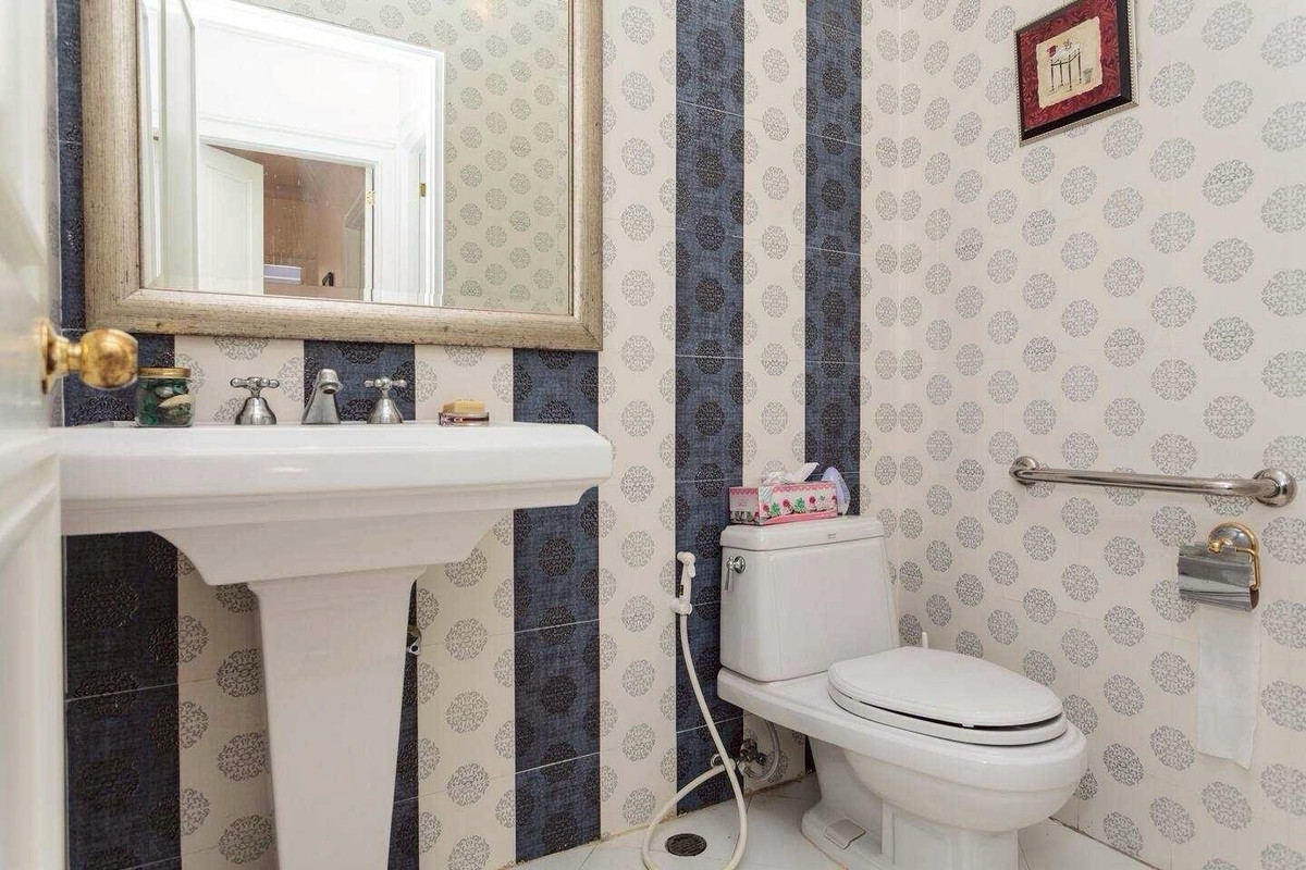 For SaleHouseSukhumvit, Asoke, Thonglor : 🏡 Luxury House for Sale in Sukhumvit 📍 Close to BTS Phrom Phong ✨ Beautifully decorated and fully furnished 🏊‍♂️ Comes with a private swimming pool 🌳 Surrounded by greenery with a peaceful atmosphere 🛍 Close to shopping malls 🏫 Near international sc