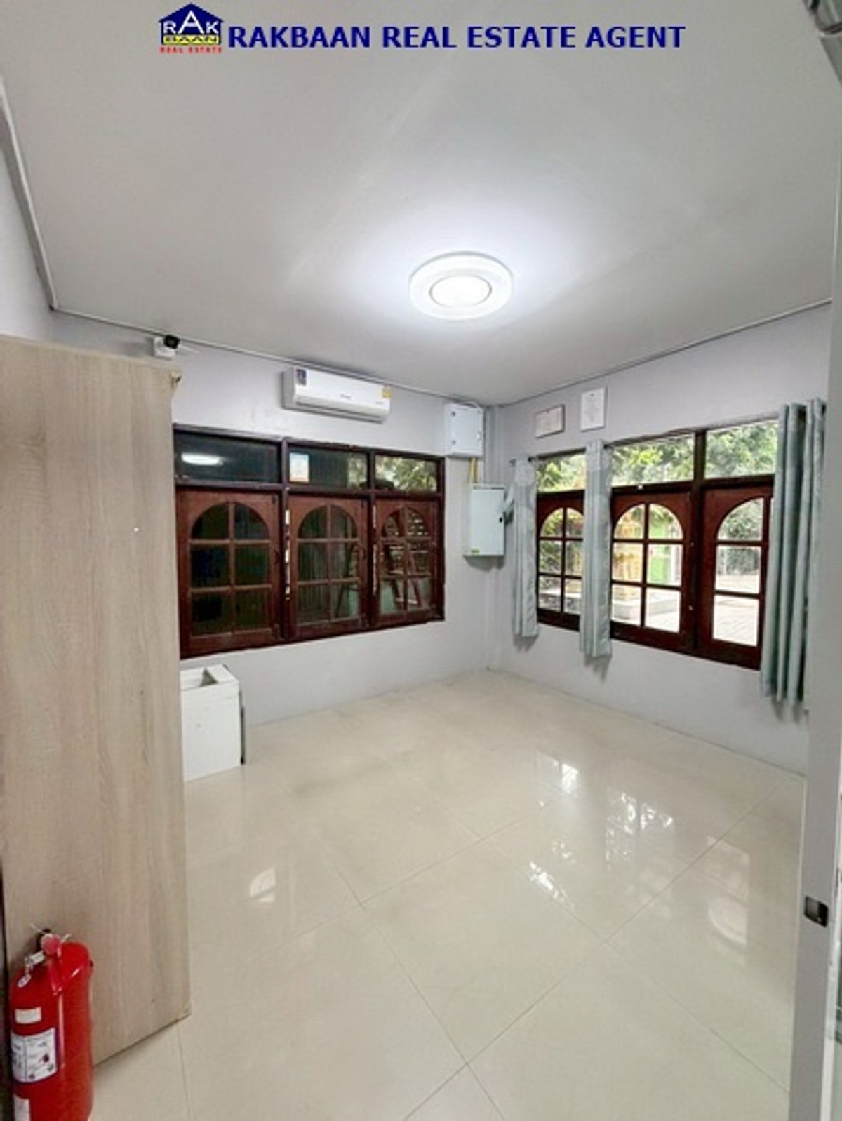 For SaleHome OfficeNonthaburi, Bang Yai, Bangbuathong : Home office for sale with warehouse Well decorated, ready to use immediately, 137 sq m, location Soi Chulin Chuan 4, Bang Bua Thong, Nonthaburi.