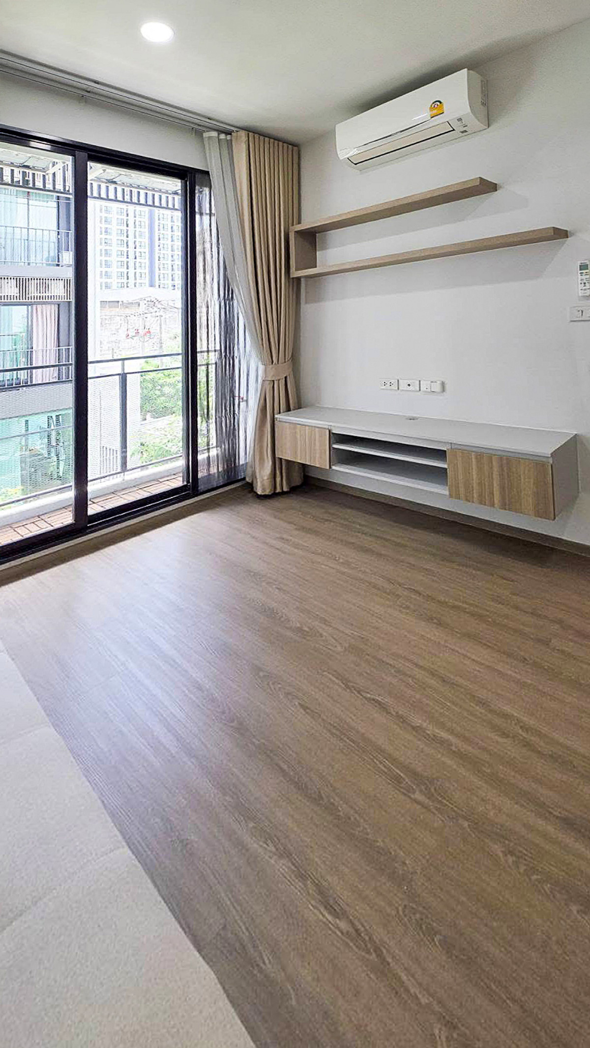 For SaleCondoBangna, Bearing, Lasalle : Corner Unit on 3 Sides! No Adjacent Neighbors!! High Rental Demand  6.6% Yield For Sale – Brompton Pet Friendly Sukhumvit 107 Condominium Only 500m to BTS Bearing!