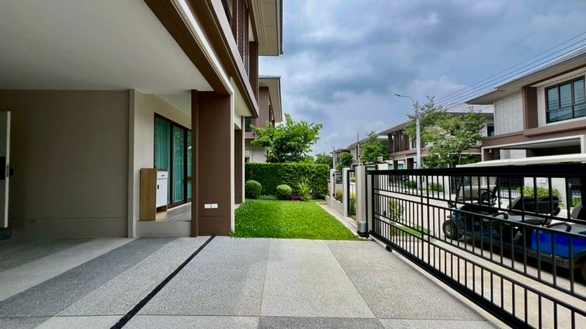 ขายบ้านพัฒนาการ ศรีนครินทร์ : ขายด่วน ราคาพิเศษที่สุดในโครงการ Burasiri กรุงเทพกรีฑา | บ้านเปล่า 4 ห้องนอน 57.5 ตร.วา ให้คุณตกแต่งได้ตามสไตล์