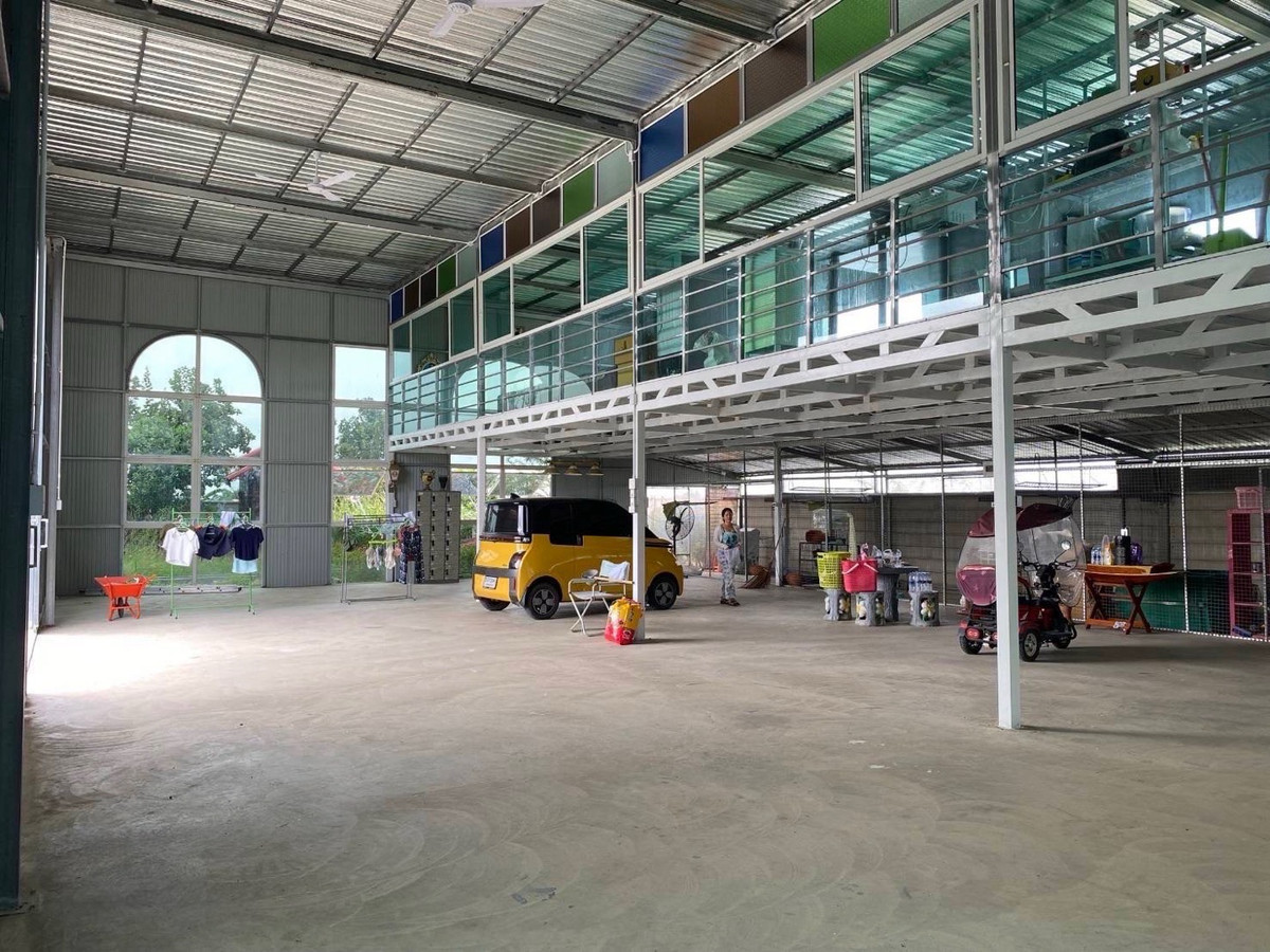 ขายบ้านนครปฐม : 📢👇 ราคาดีที่หาไม่ได้ง่าย ๆ! บ้านพร้อมโกดัง บนพื้นที่ใหญ่ ขายต่ำกว่าทุนการก่อสร้าง คุ้มค่าในการเป็นเจ้าของ ออกแบบและก่อสร้างอย่างพิถีพิถัน เดินทางสะดวก ใกล้แหล่งชุมชนและสิ่งอำนวยความสะดวกครบครัน