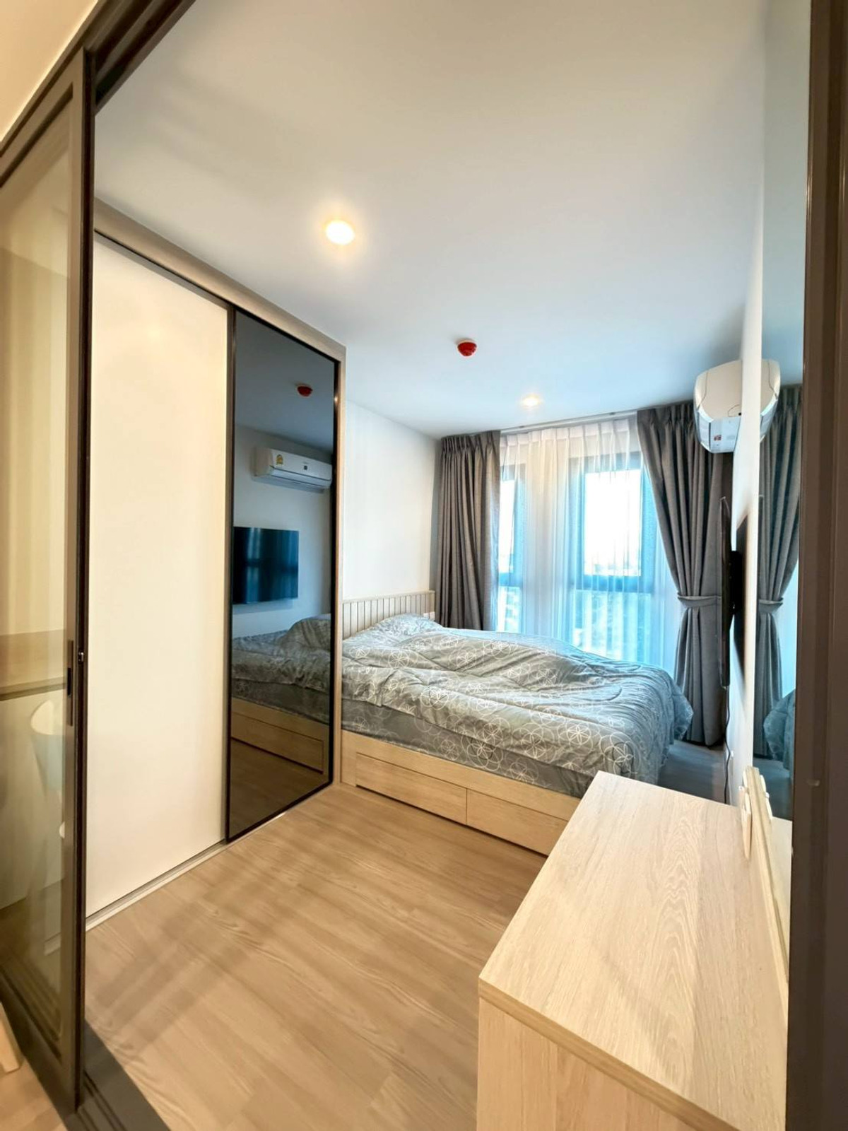For RentCondoKasetsart, Ratchayothin : For Rent Aspire Ratchayothin 350m. BTS Ratchayothin free shuttle bus closed to 7-11**LINE ID : @751paggb / TEL: 086-3649888
