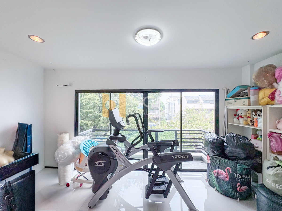 ขายโฮมออฟฟิศเกษตรศาสตร์ รัชโยธิน : ใกล้ BTS เสนานิคม เพียง 800 ม. 🔥 โฮมออฟฟิศ ตึกแถว เสนานิคม 1 ซอย 24 / 4 ชั้น (ขาย), Home Office Senanikom 1 Soi 24 / 4 Storey (FOR SALE) TPM092