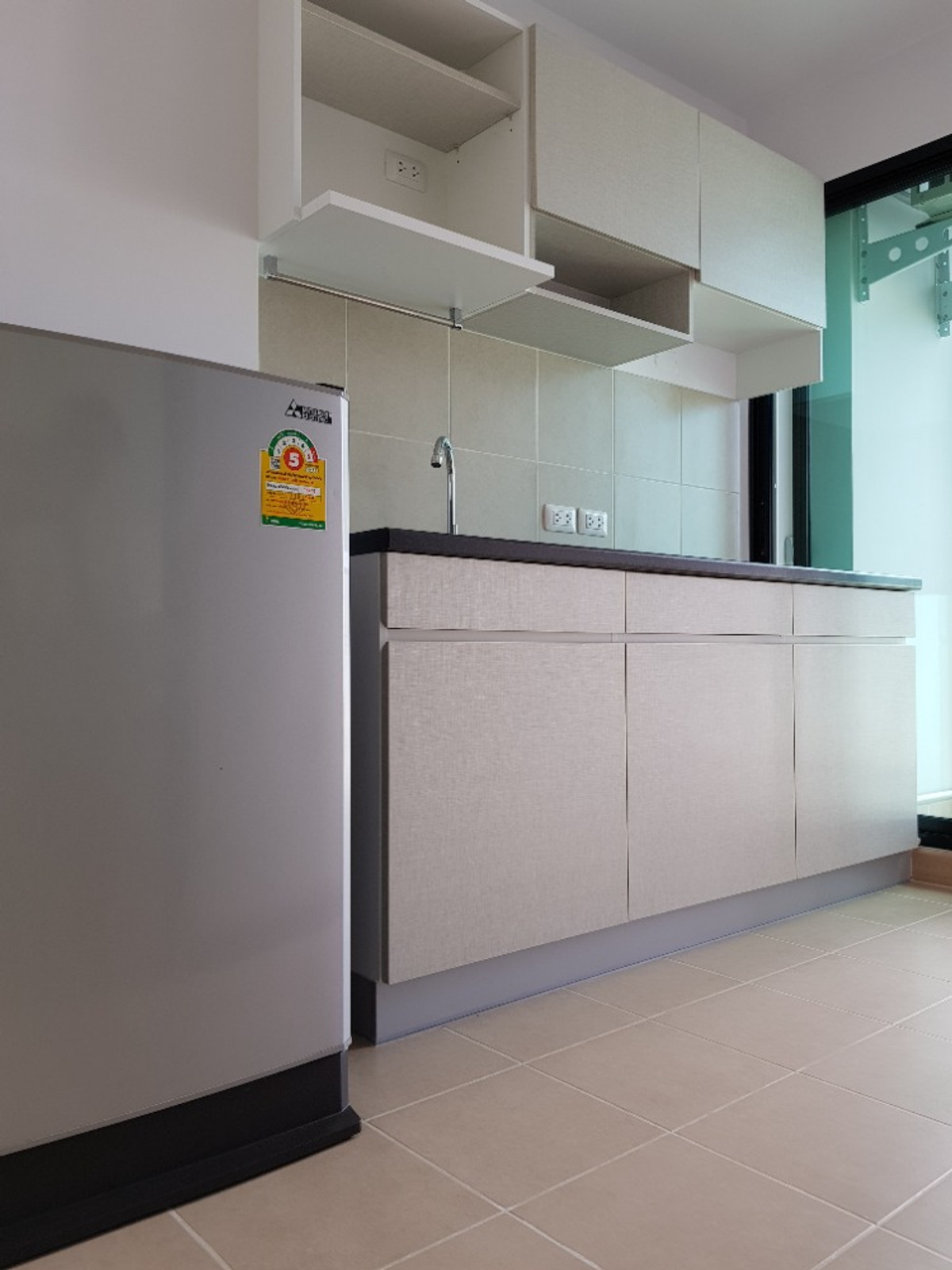 For SaleCondoThaphra, Talat Phlu, Wutthakat : Supalai Loft@Talat Phlu Station【𝐒𝐄𝐋𝐋 & 𝐑𝐄𝐍𝐓】🔥Loft-style decor with diffused light and high ceilings creates a mood resembling an art studio, with smooth, cool walls that complement the white-cream furniture.🔥 Contact Line ID: @hacondo