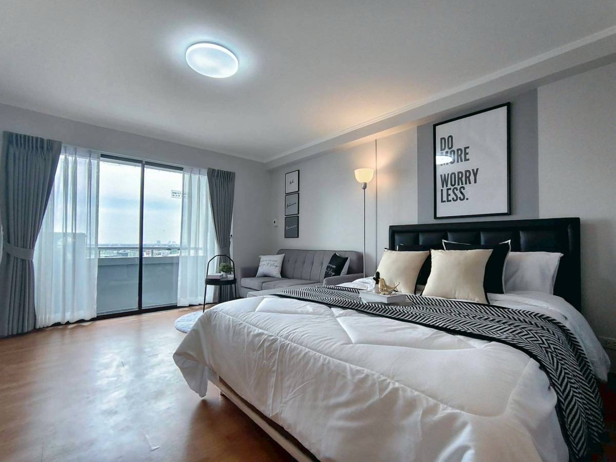 For SaleCondoPattanakan, Srinakarin : Beautifully decorated room for sale, Regent Srinakarin Tower Condo, near yellow MRT, Phatthanakan intersection station.