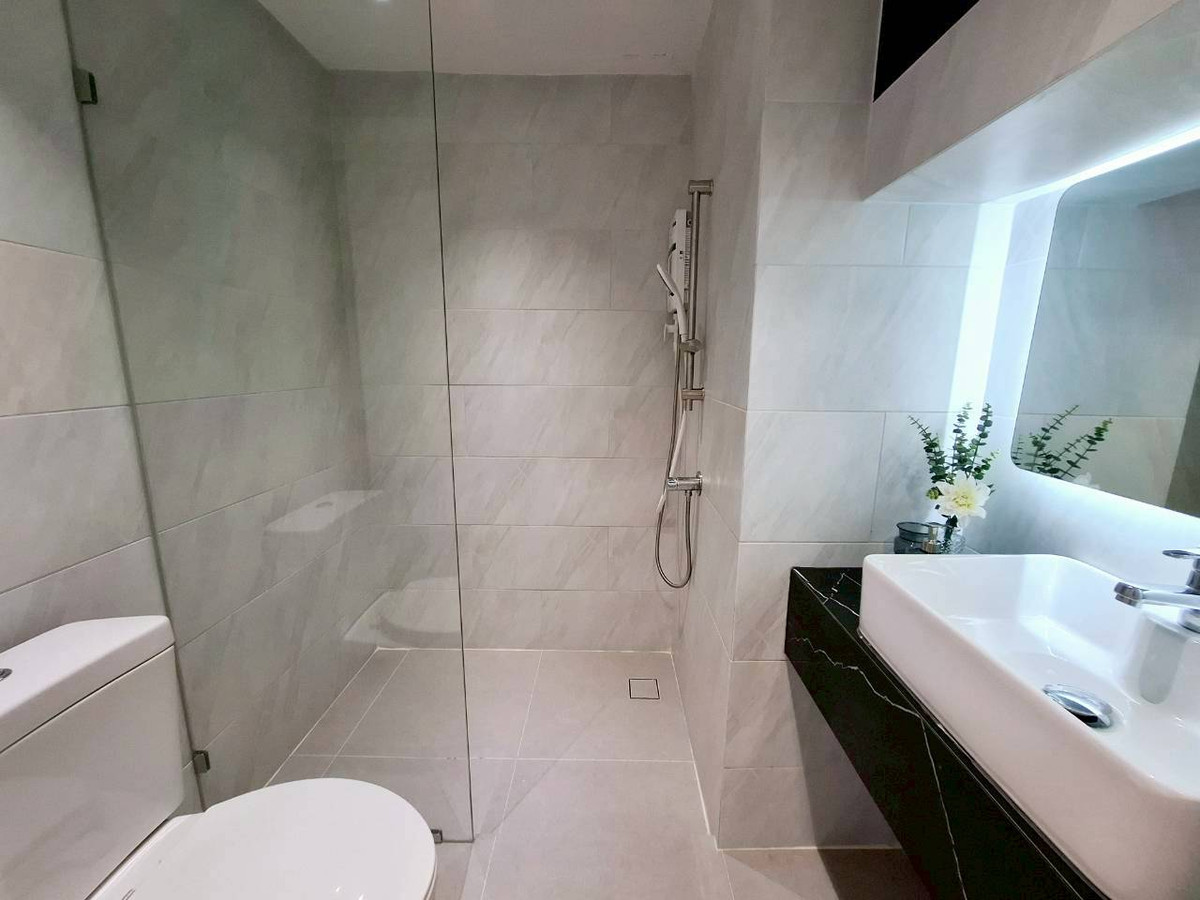 For SaleCondoPattanakan, Srinakarin : sell !! St. Charm Condominium, spacious room, beautifully decorated, ready to move in. Near the skytrain station