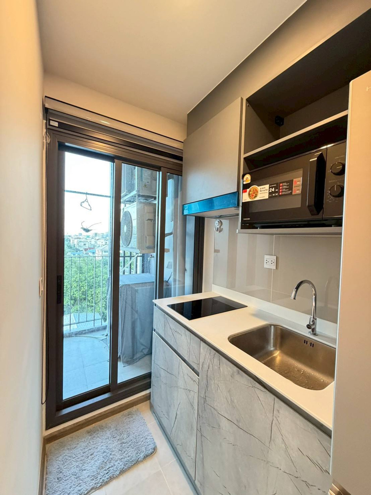 For RentCondoKasetsart, Ratchayothin : For Rent Aspire Ratchayothin 350m. BTS Ratchayothin free shuttle bus closed to 7-11**LINE ID : @751paggb / TEL: 086-3649888