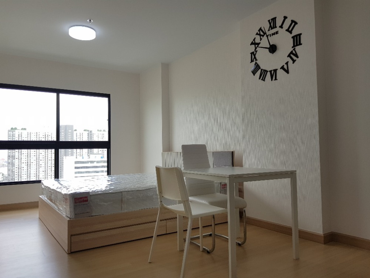 For SaleCondoThaphra, Talat Phlu, Wutthakat : Supalai Loft@Talat Phlu Station【𝐒𝐄𝐋𝐋 & 𝐑𝐄𝐍𝐓】🔥Loft-style decor with diffused light and high ceilings creates a mood resembling an art studio, with smooth, cool walls that complement the white-cream furniture.🔥 Contact Line ID: @hacondo