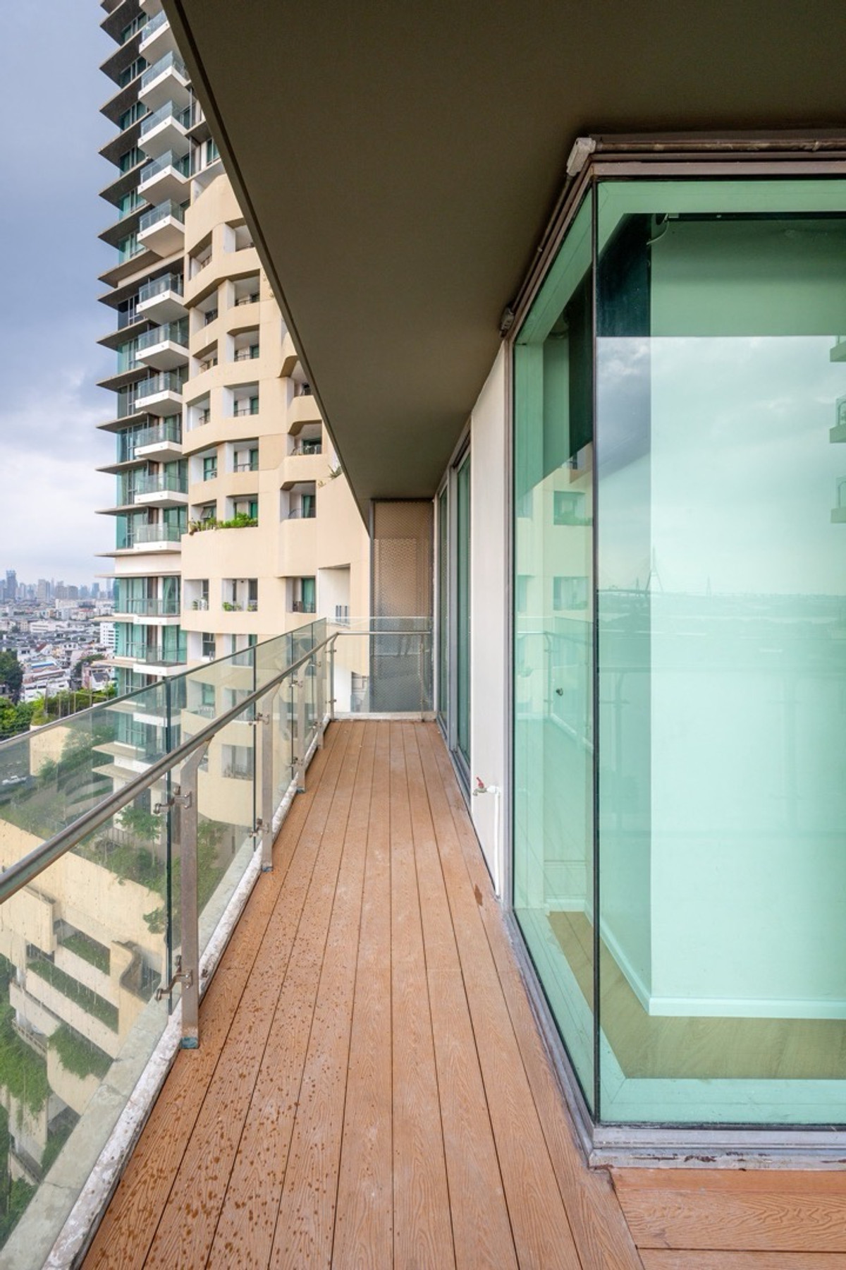 For SaleCondoRama3 (Riverside),Satupadit : 📢Newly renovated! A real waterfront unit with a large combined corner unit, spacious, airy, and very private. Enjoy a calm and peaceful atmosphere, perfect for anyone who values comfort, convenience, and a relaxed lifestyle.