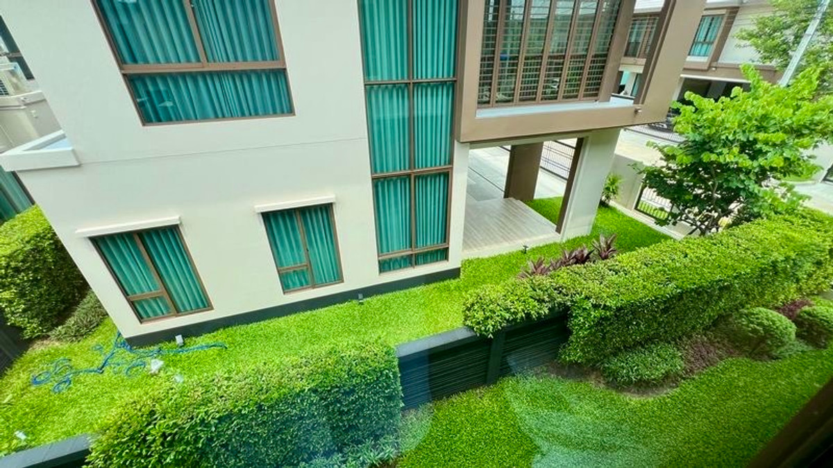 ขายบ้านพัฒนาการ ศรีนครินทร์ : ขายด่วน ราคาพิเศษที่สุดในโครงการ Burasiri กรุงเทพกรีฑา | บ้านเปล่า 4 ห้องนอน 57.5 ตร.วา ให้คุณตกแต่งได้ตามสไตล์