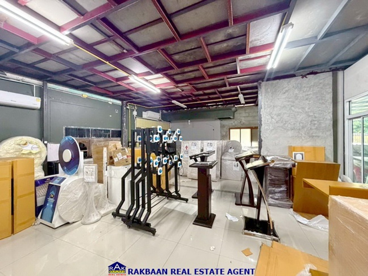 For SaleHome OfficeNonthaburi, Bang Yai, Bangbuathong : Home office for sale with warehouse Well decorated, ready to use immediately, 137 sq m, location Soi Chulin Chuan 4, Bang Bua Thong, Nonthaburi.