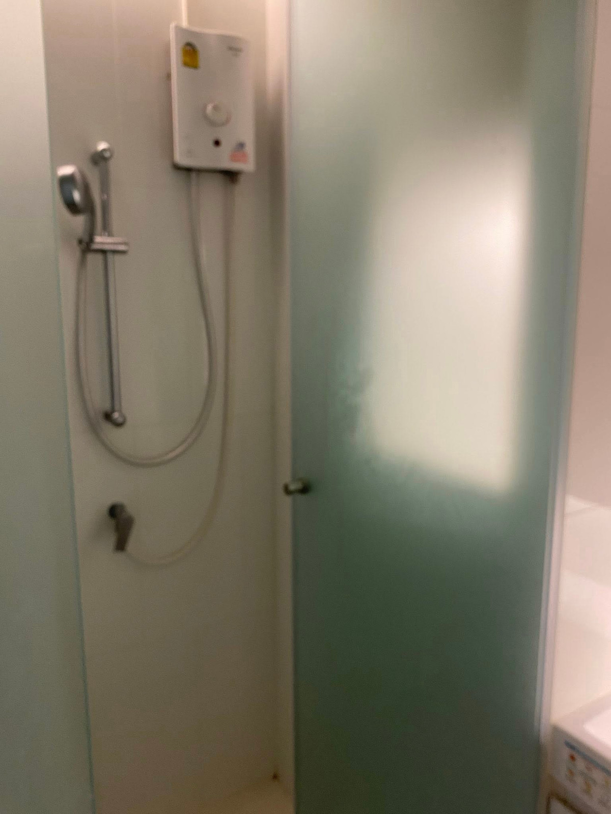 For SaleCondoSiam Paragon ,Chulalongkorn,Samyan : Triple Y Residence【𝐒𝐄𝐋𝐋 & 𝐑𝐄𝐍𝐓】🔥A white-wood tone room decorated in a clean, minimalist style, like being in a Japanese cafe, with natural light filling the walls. 🔥 Contact Line ID: @hacondo