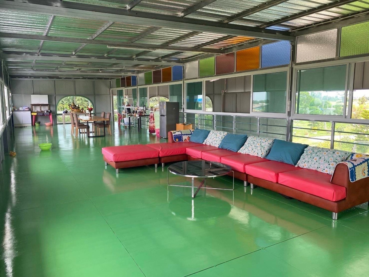 ขายบ้านนครปฐม : 📢👇 ราคาดีที่หาไม่ได้ง่าย ๆ! บ้านพร้อมโกดัง บนพื้นที่ใหญ่ ขายต่ำกว่าทุนการก่อสร้าง คุ้มค่าในการเป็นเจ้าของ ออกแบบและก่อสร้างอย่างพิถีพิถัน เดินทางสะดวก ใกล้แหล่งชุมชนและสิ่งอำนวยความสะดวกครบครัน