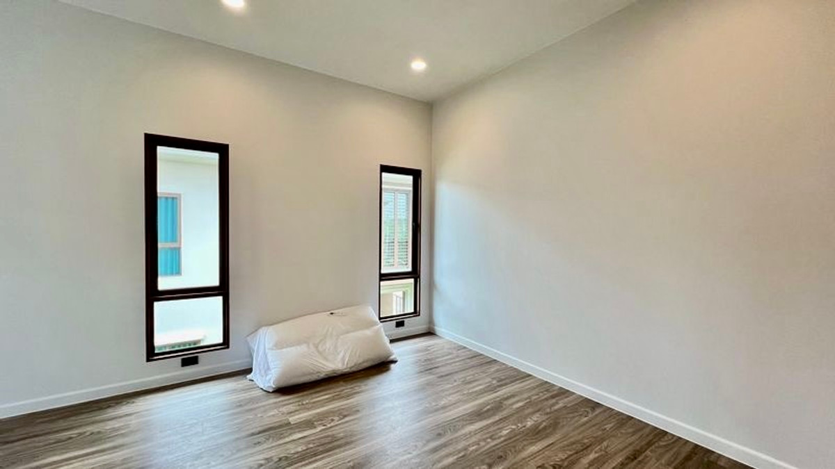 ขายบ้านพัฒนาการ ศรีนครินทร์ : ขายด่วน ราคาพิเศษที่สุดในโครงการ Burasiri กรุงเทพกรีฑา | บ้านเปล่า 4 ห้องนอน 57.5 ตร.วา ให้คุณตกแต่งได้ตามสไตล์