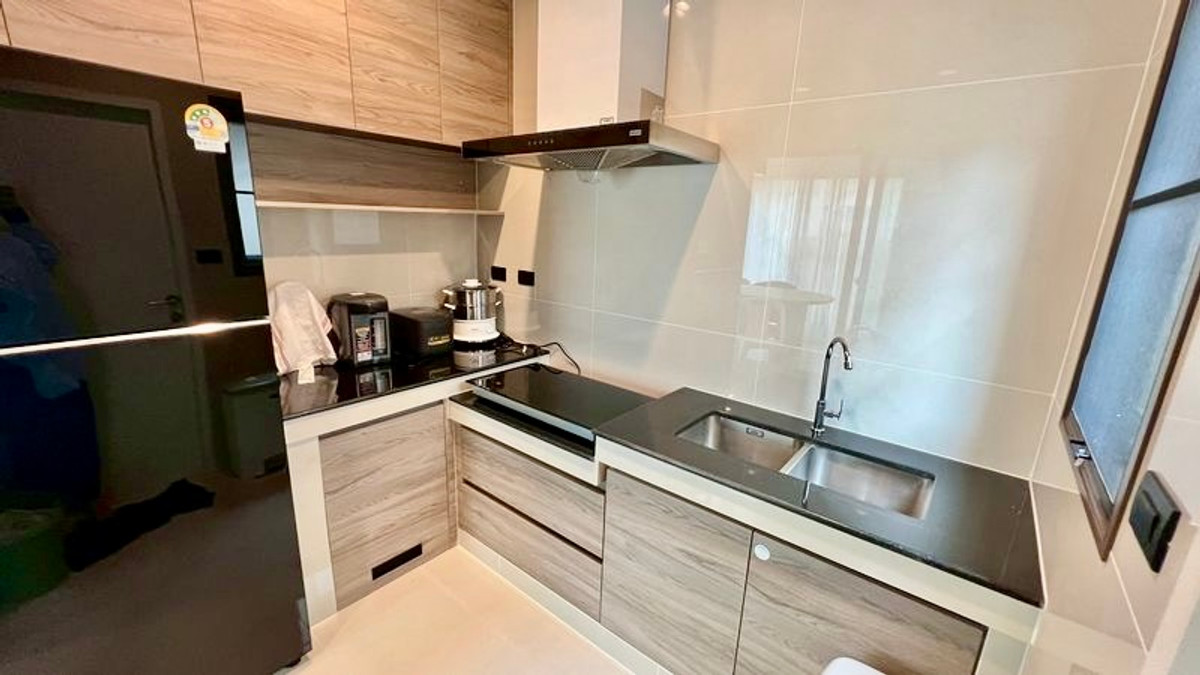 ขายบ้านพัฒนาการ ศรีนครินทร์ : ขายด่วน ราคาพิเศษที่สุดในโครงการ Burasiri กรุงเทพกรีฑา | บ้านเปล่า 4 ห้องนอน 57.5 ตร.วา ให้คุณตกแต่งได้ตามสไตล์