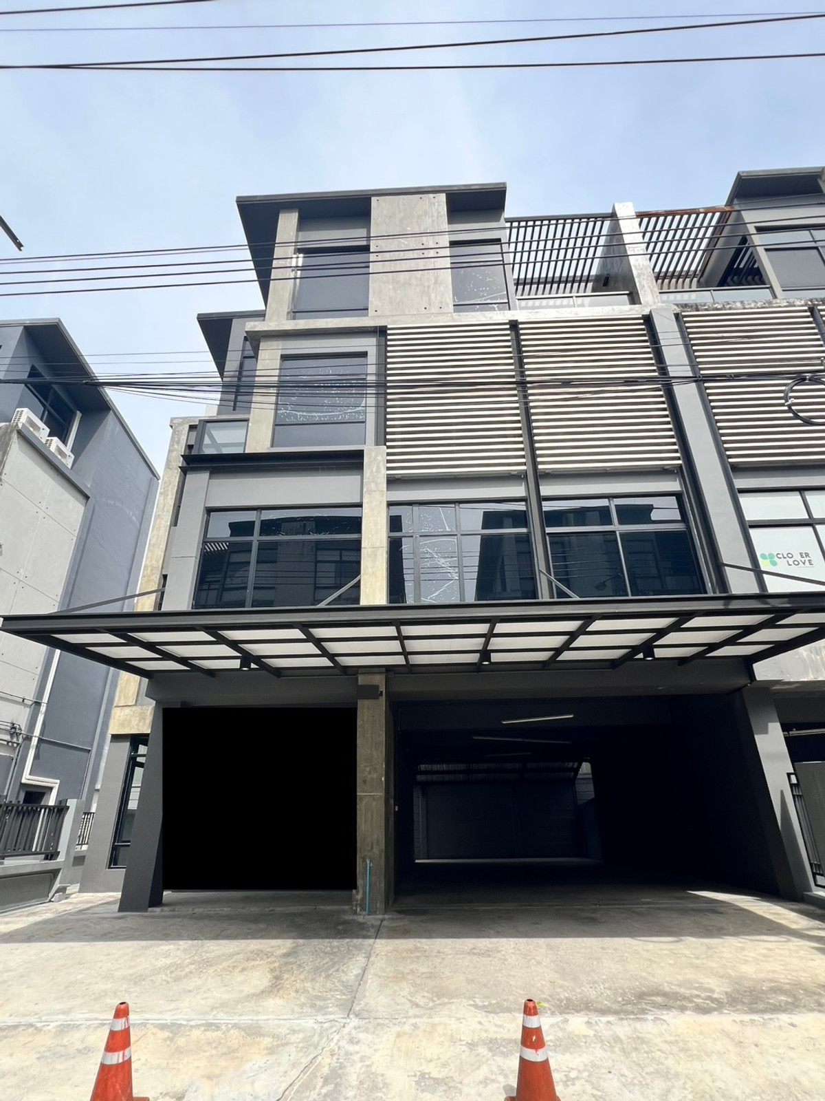 For RentHome OfficeRamkhamhaeng, Hua Mak : Home Office for rent, 4 floors, Standalone Town in Town, Meng Chai, near Rama 9, Lat Phrao, Ekamai.