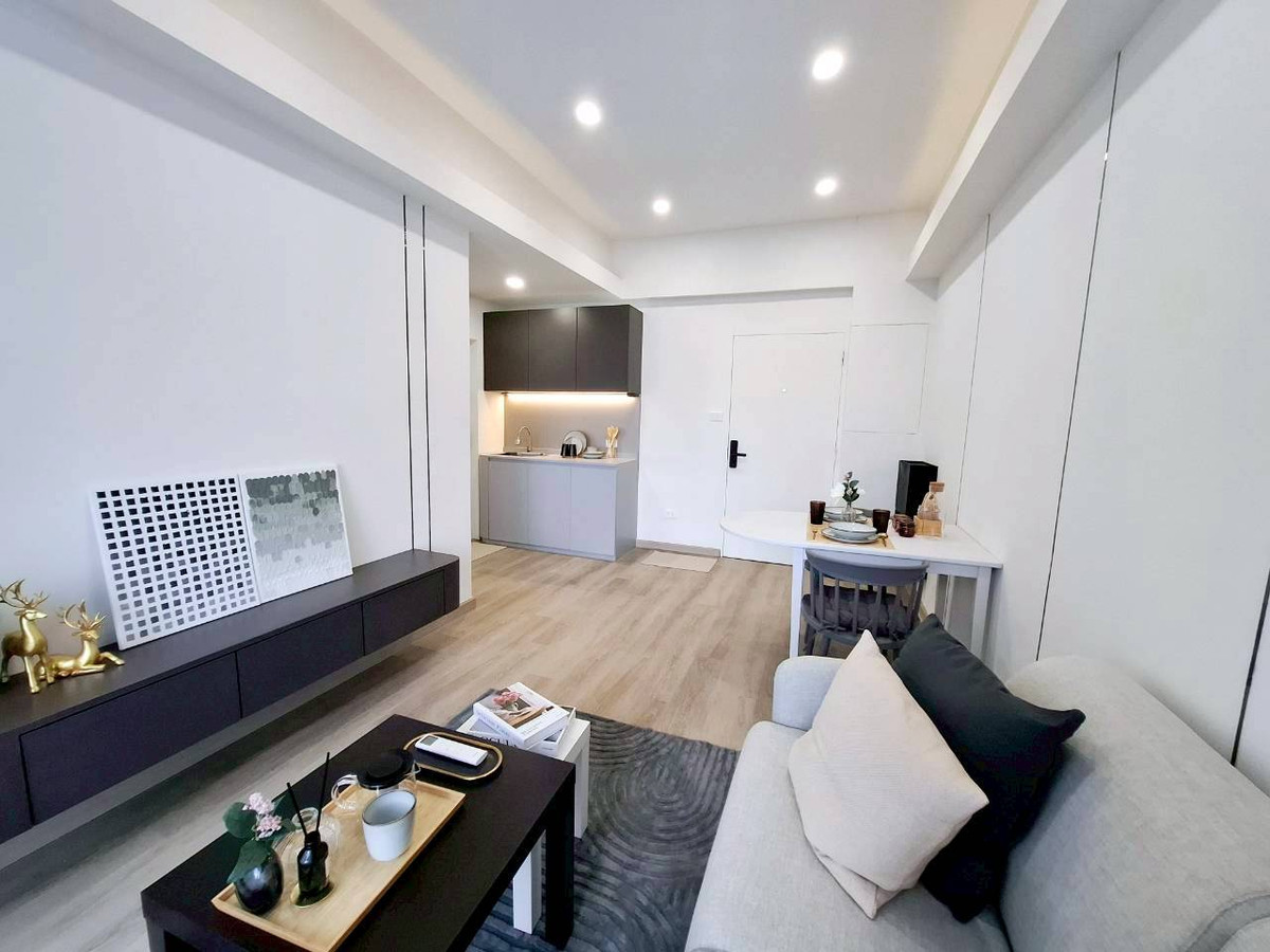 For SaleCondoPattanakan, Srinakarin : sell !! St. Charm Condominium, spacious room, beautifully decorated, ready to move in. Near the skytrain station