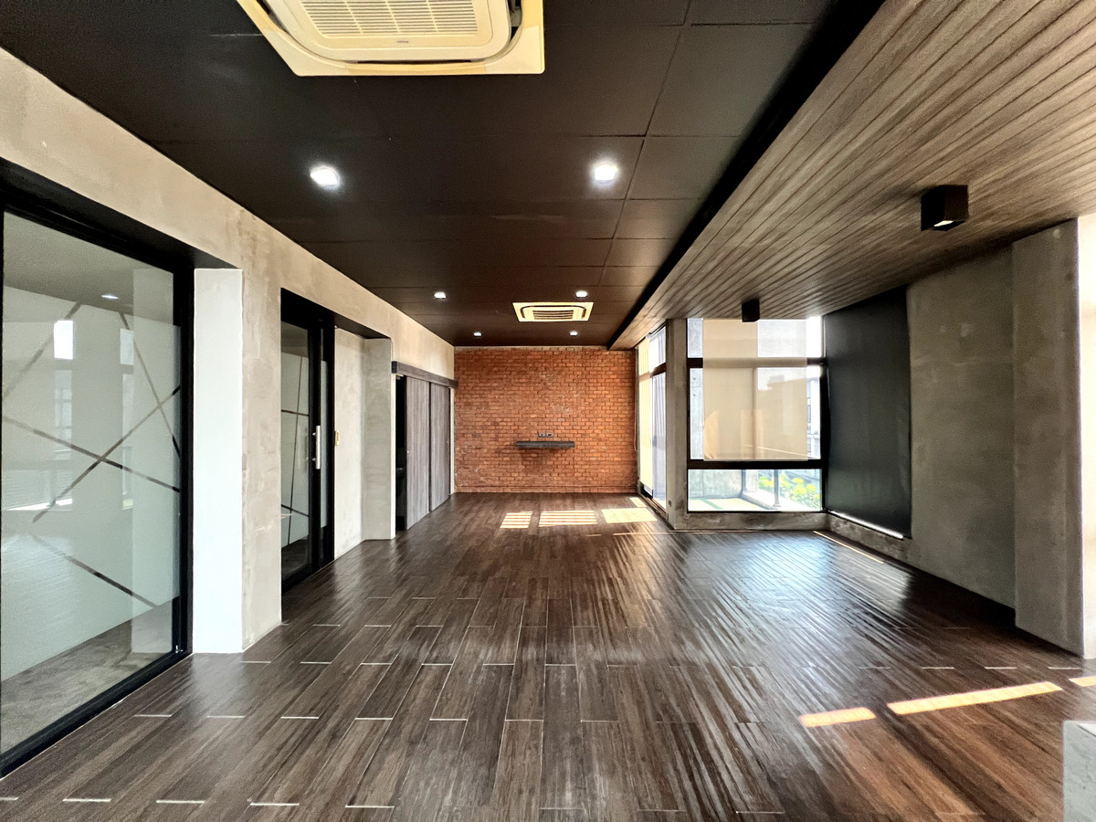 ให้เช่าโฮมออฟฟิศรามคำแหง หัวหมาก : ให้เช่า Home Office 4 ชั้น Standalone Town in Town เหม่งจ๋าย  ใกล้พระราม9 ลาดพร้าว เอกมัย