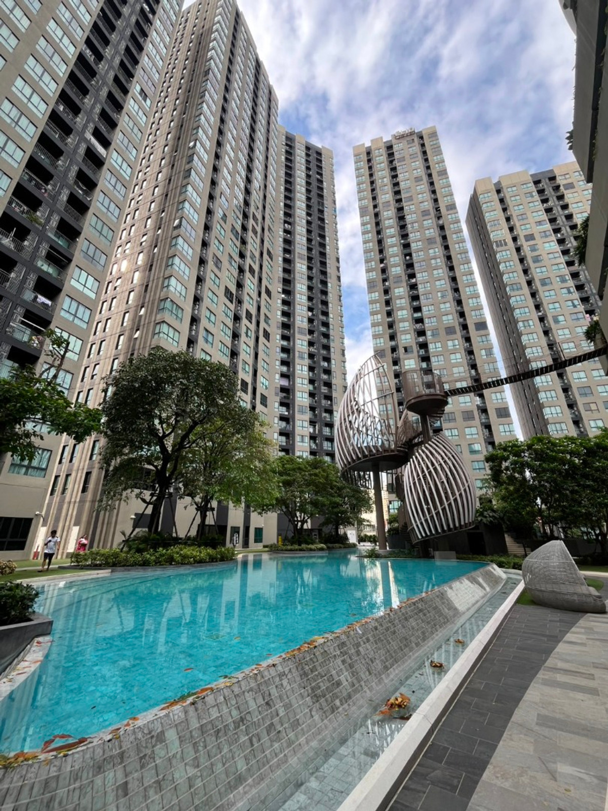 For SaleCondoOnnut, Udomsuk : Elio Del Nest 📞 092-690-5445 Rare Item! Commercial shop under the condo in a prime location near BTS Udomsuk For sale with tenant | Yield 6.28%*