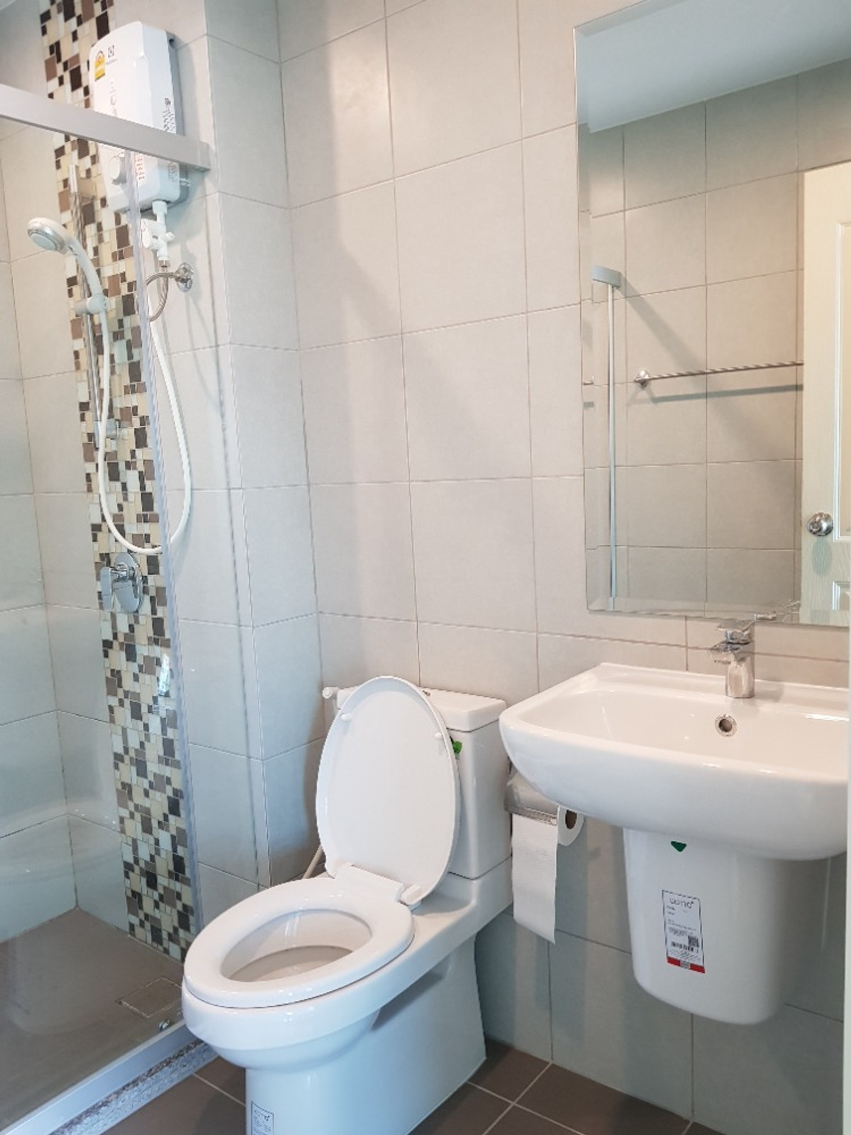 For SaleCondoThaphra, Talat Phlu, Wutthakat : Supalai Loft@Talat Phlu Station【𝐒𝐄𝐋𝐋 & 𝐑𝐄𝐍𝐓】🔥Loft-style decor with diffused light and high ceilings creates a mood resembling an art studio, with smooth, cool walls that complement the white-cream furniture.🔥 Contact Line ID: @hacondo