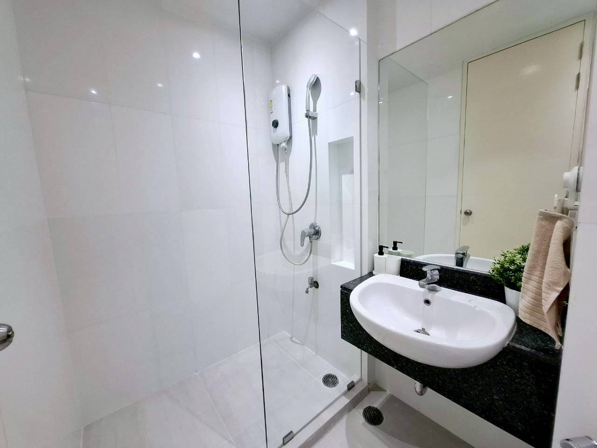 For SaleCondoBangna, Bearing, Lasalle : sell !! Condo The Parkland Srinakarin Lakeside (The Parkland Srinakarin Lakeside) fully decorated room. Ready to move in